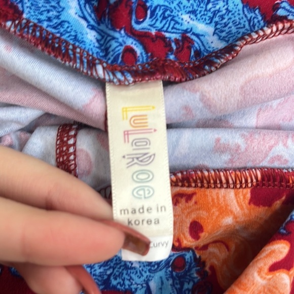 Lularoe Woman’s Tall & Curvy Dragon Leggings - Picture 4 of 7